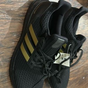 Ultraboost 4.0 DNA size 12